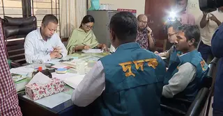চট্টগ্রাম বিআরটিএতে দুদক: ফিটনেস, লাইসেন্স, রুট পারমিট সেবায় ঘুষ বাণিজ্যের প্রমাণ